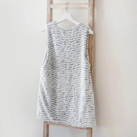 Betsey Johnson Size M/L White Gray Faux Fur Vest with Satin Lining - Picture 2 of 8